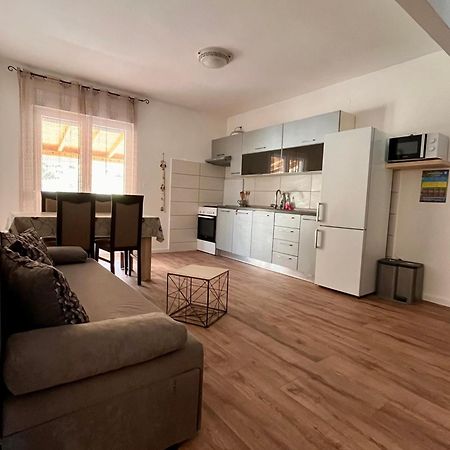 Apartments Jaska Супетарска-Драга Экстерьер фото
