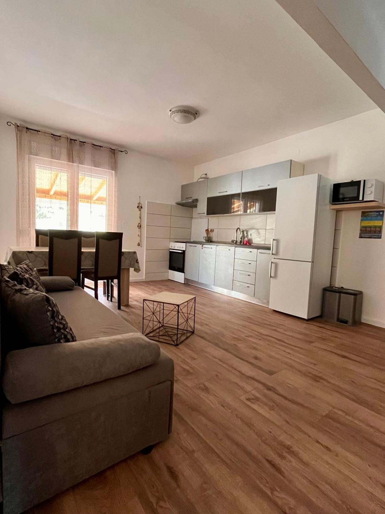 Apartments Jaska Супетарска-Драга Экстерьер фото